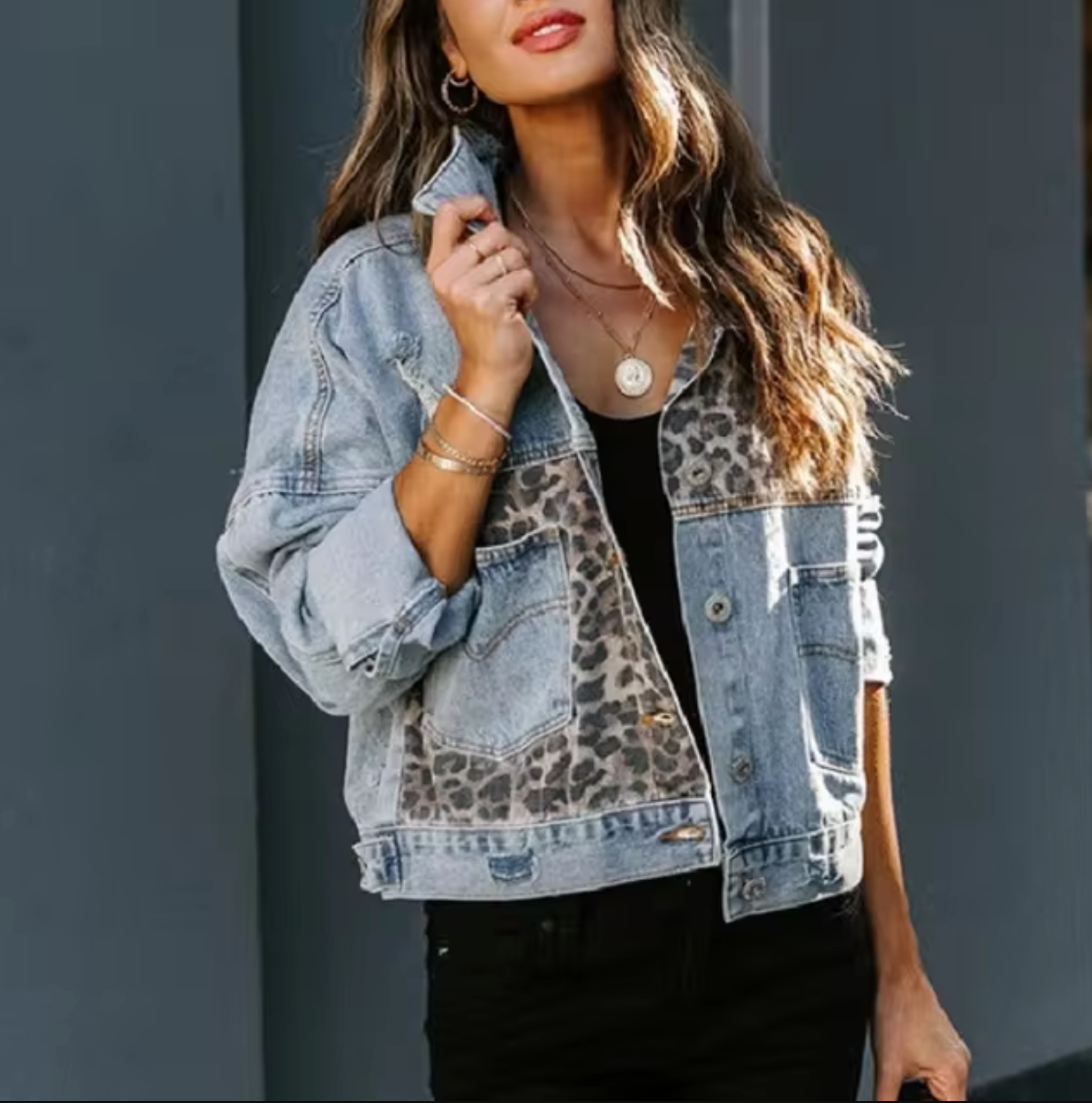 Aileen – Denim jack met luipaardpatch