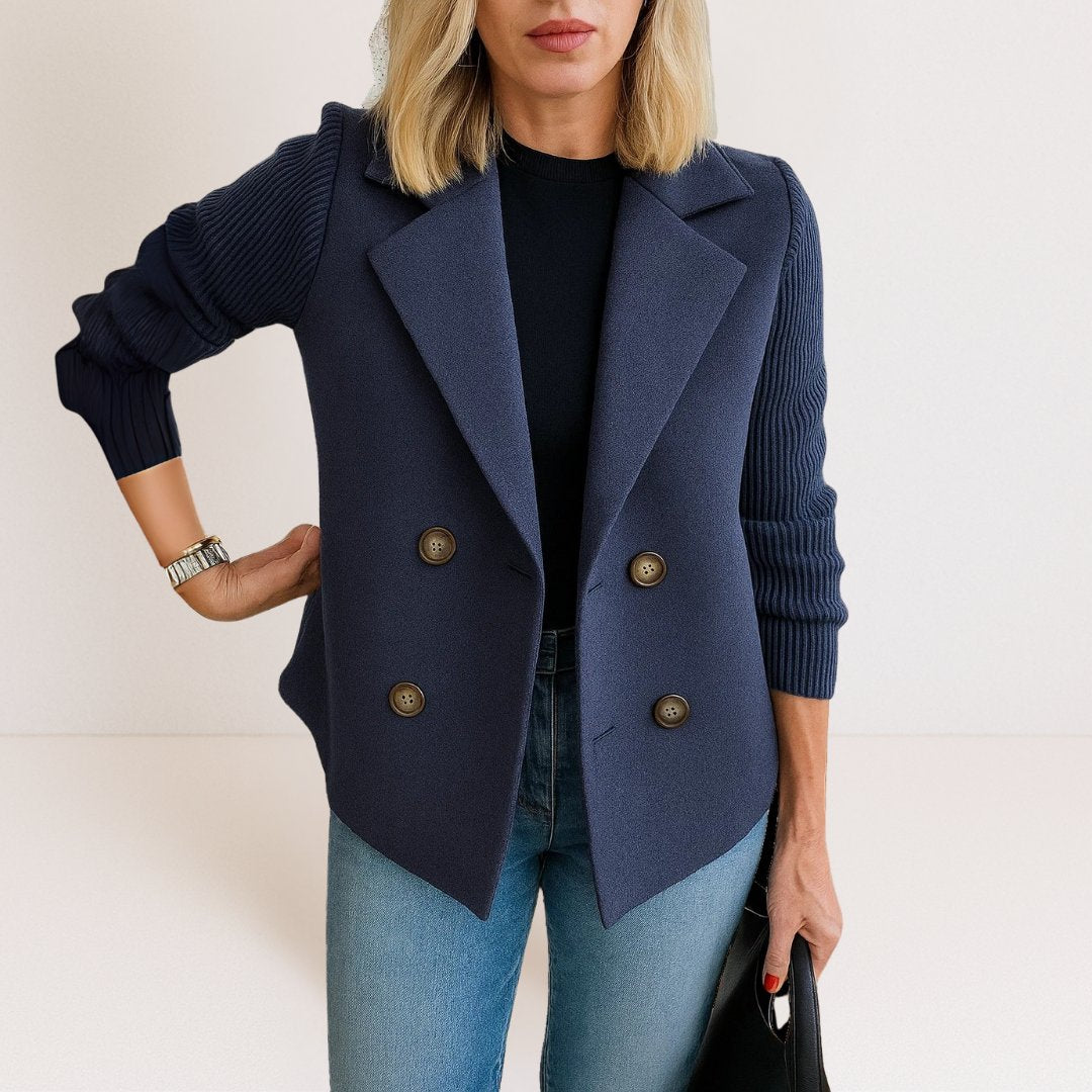 Vera - Casual blazer met contrasterende gebreide mouwen voor dames Close Up