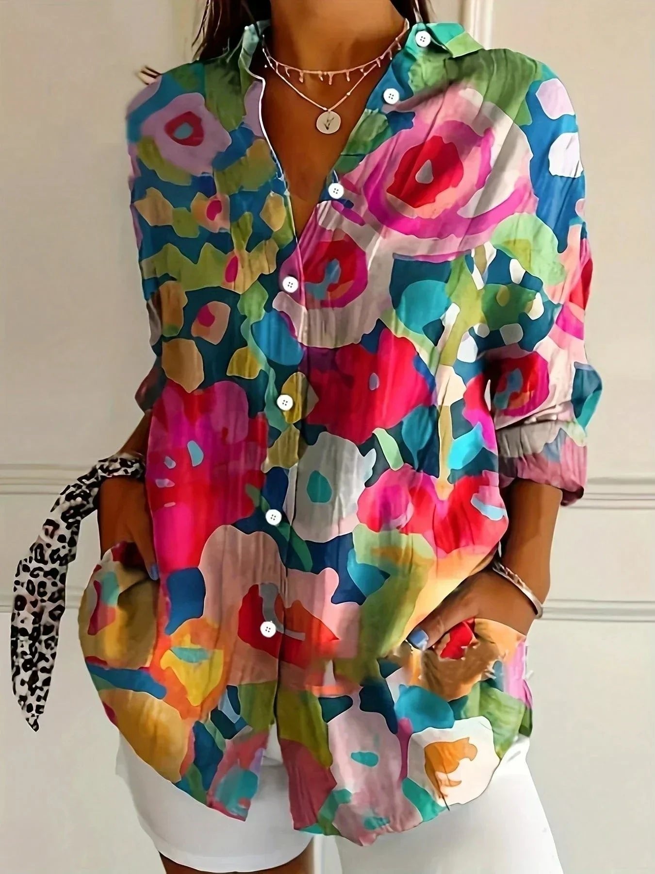 Loes - Kleurrijke blouse met bloemenprint voor dames Back