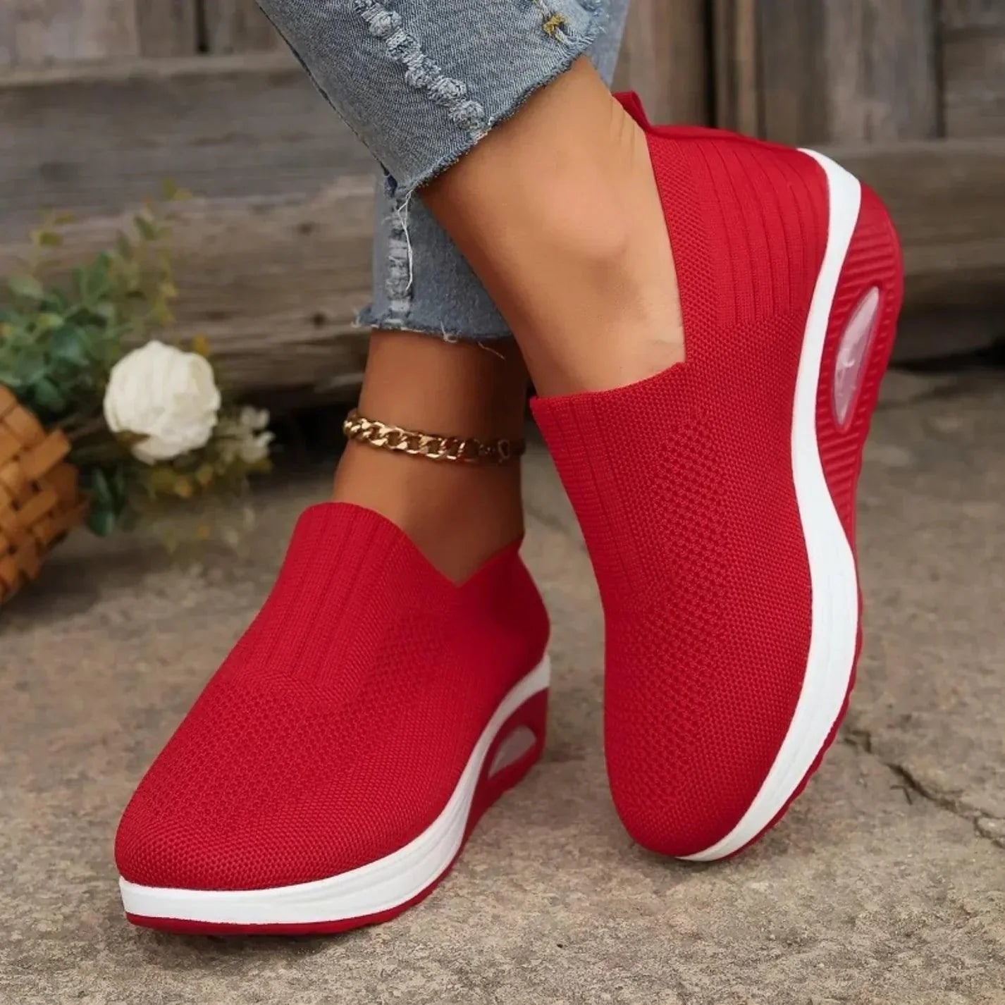 Silke - Sportieve ademende instapsneaker voor dames Close Up