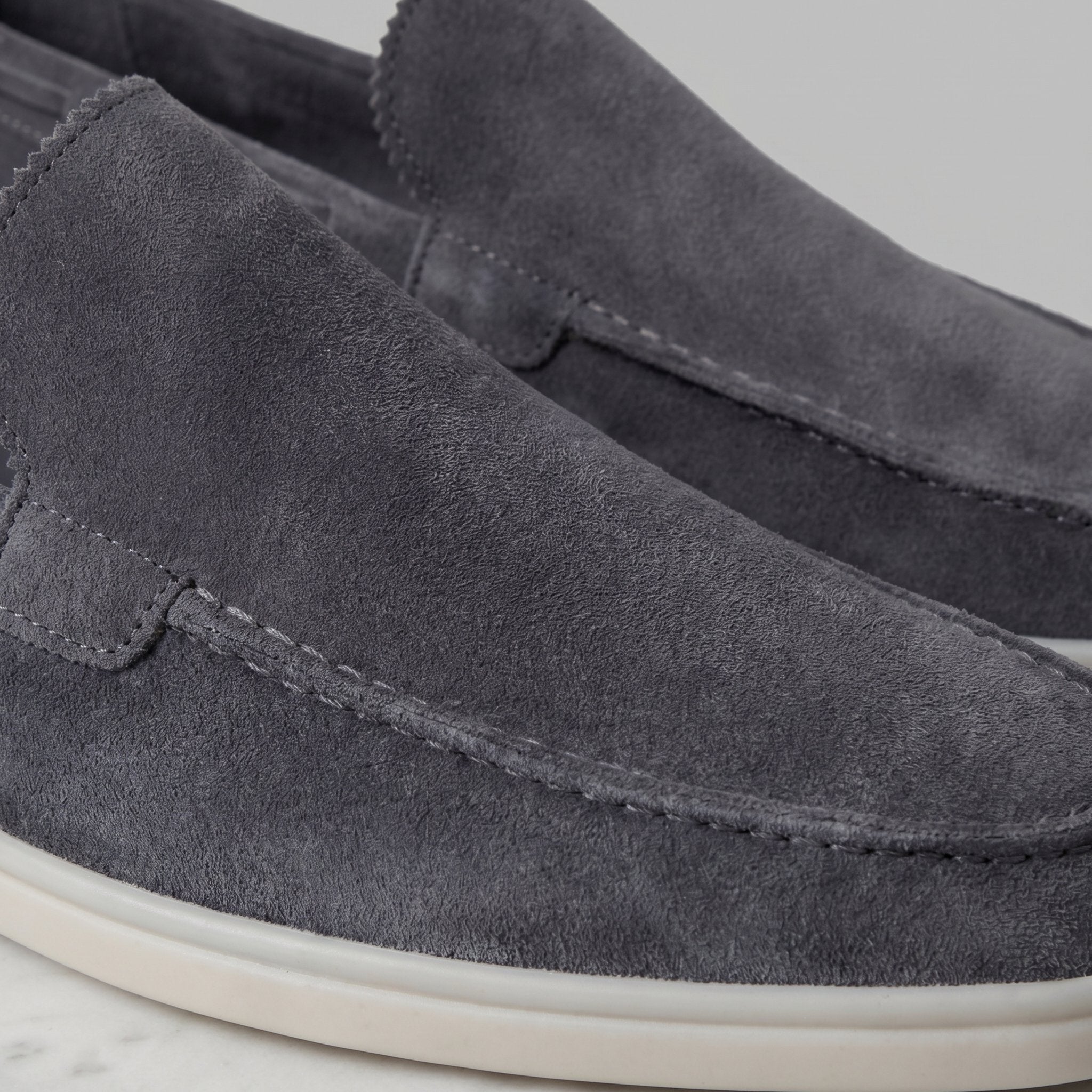 Teun - Klassieke suède loafers voor heren Angle